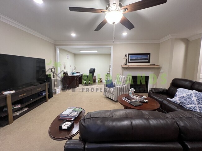 Foto del edificio - 124 Misty Pine Ln