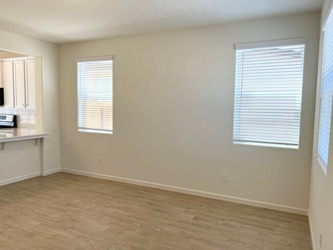 Building Photo - Brand new 3 bedroom / 2.5 bath in Clovis U...