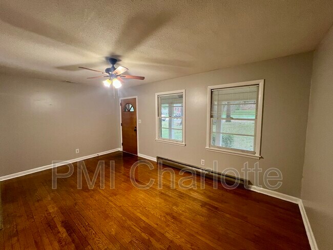 Foto del edificio - 3017 Arnold Dr
