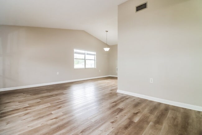 Building Photo - 7521 Como Dr