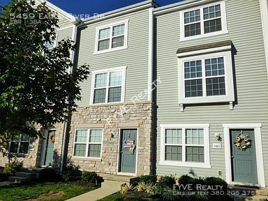Building Photo - Spacious 2 bedroom  2.5 bathroom