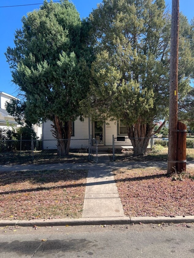 Primary Photo - Charming 2 bed 1 Bath home