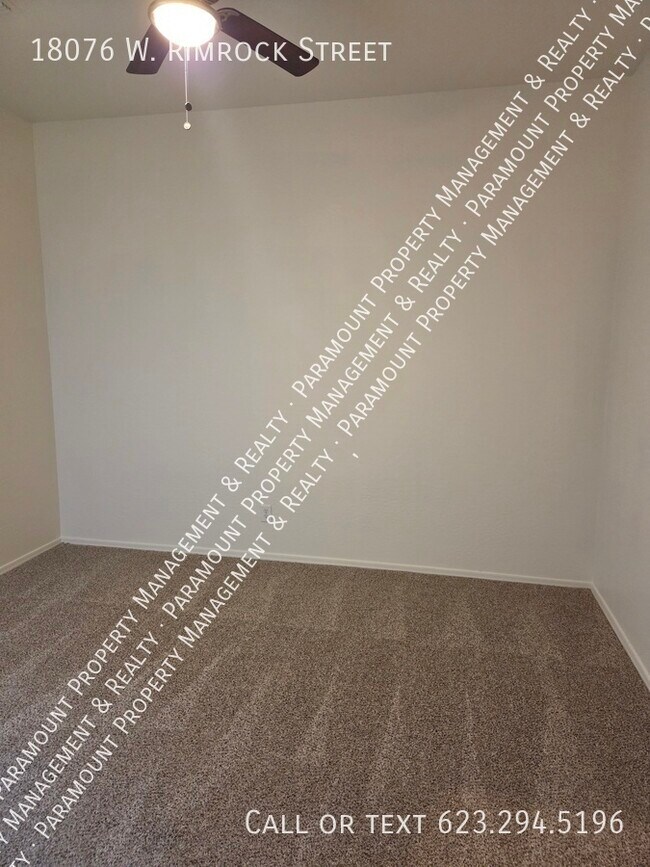 Foto del edificio - 18076 W Rimrock St