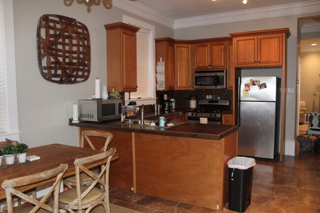 Foto del edificio - 6050 Laurel St