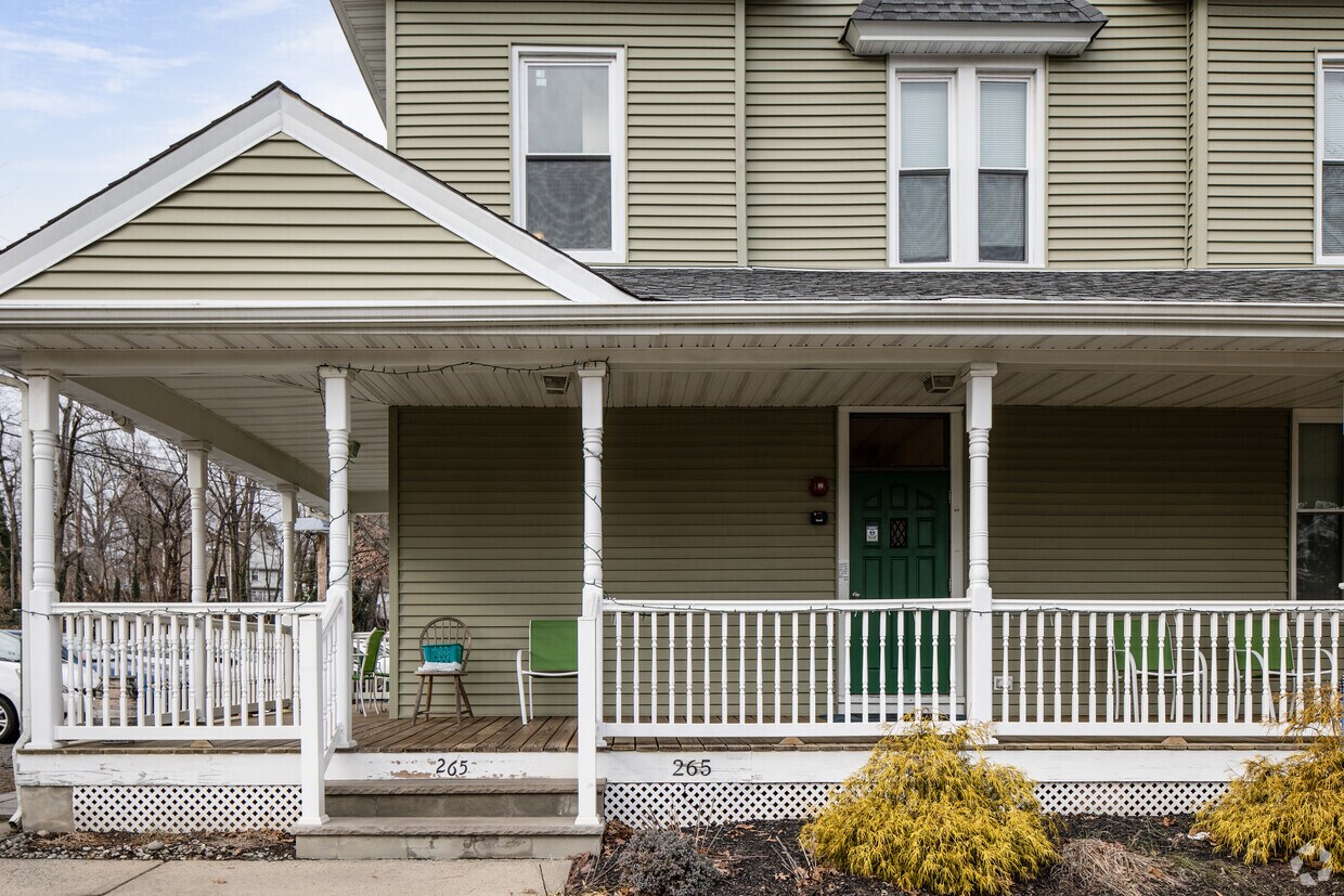 Exterior - Plaza House
