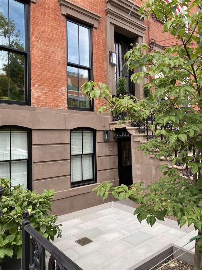 Building Photo - 626 Hudson St