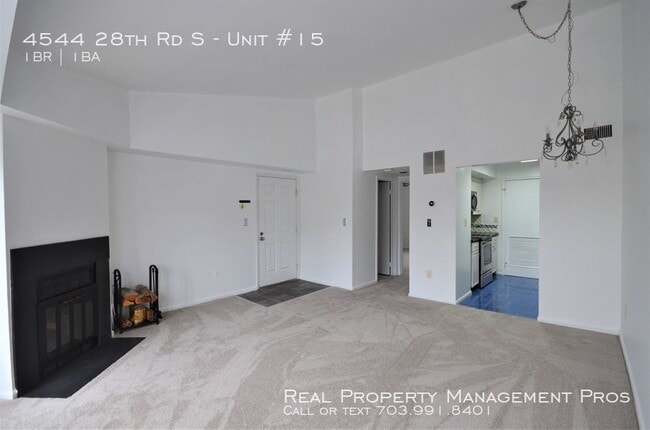 Building Photo - Beautiful Top Floor Condo- Shirlington!