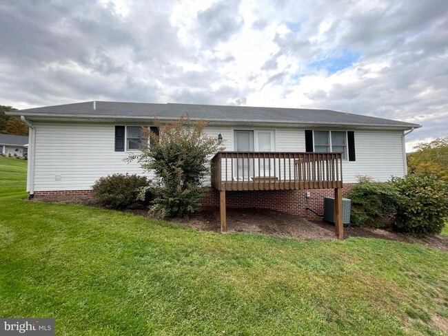 Building Photo - 73 Garden Dr