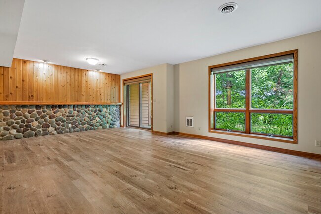 Foto del edificio - 6318 Cedar St