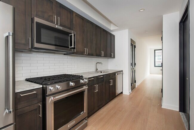 Building Photo - 249 W 60th St