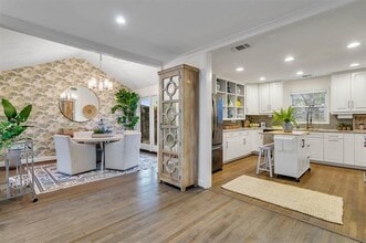 Building Photo - 6514 Kenwell St