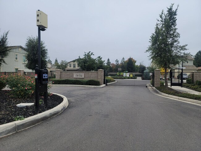 Foto del edificio - Gated Lodi Beauty COMING SOON