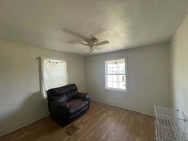 Foto del edificio - Home in Kingsville  – 3 Bed, 2 Bath!"