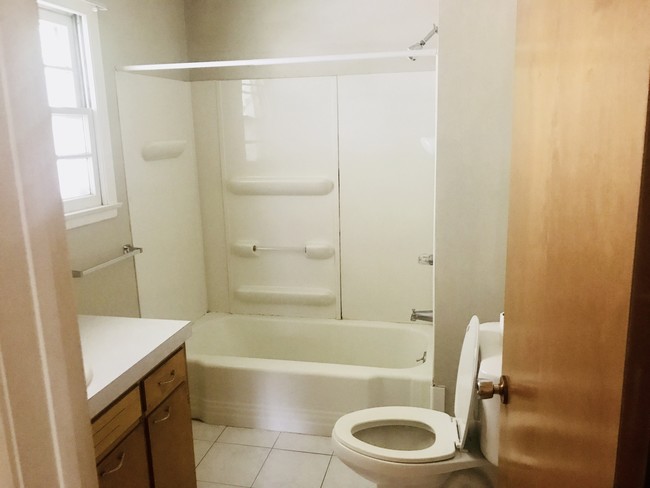 Bathroom - 127 9th St SE