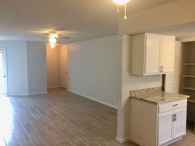 Building Photo - The Oberon