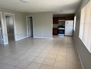 Building Photo - 588 Holly Dr