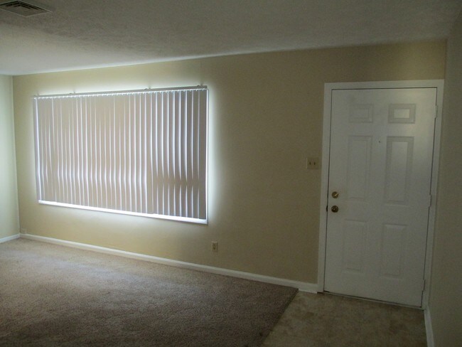 Building Photo - 505 E Fairlawn Dr