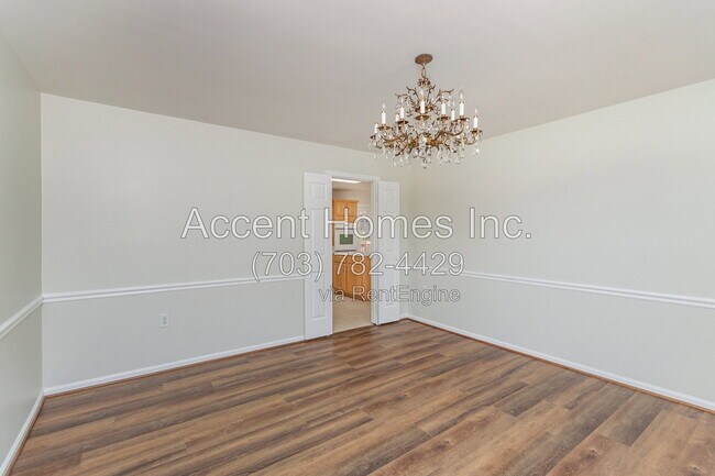 Foto del edificio - 8238 Riverside Rd