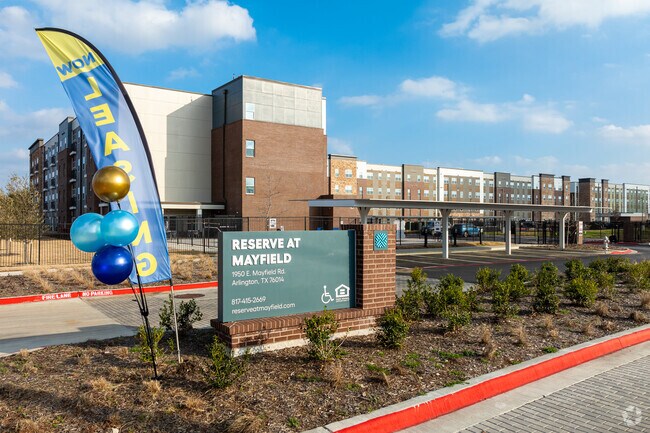 Reserva en Mayfield - Reserve at Mayfield LLC