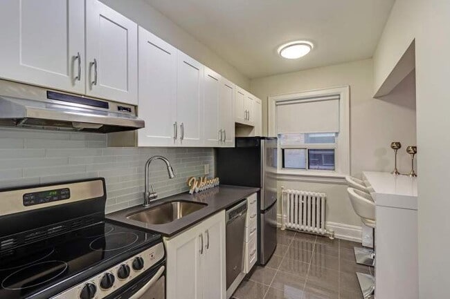 Photo - 320-342 Avenue Road Apartments