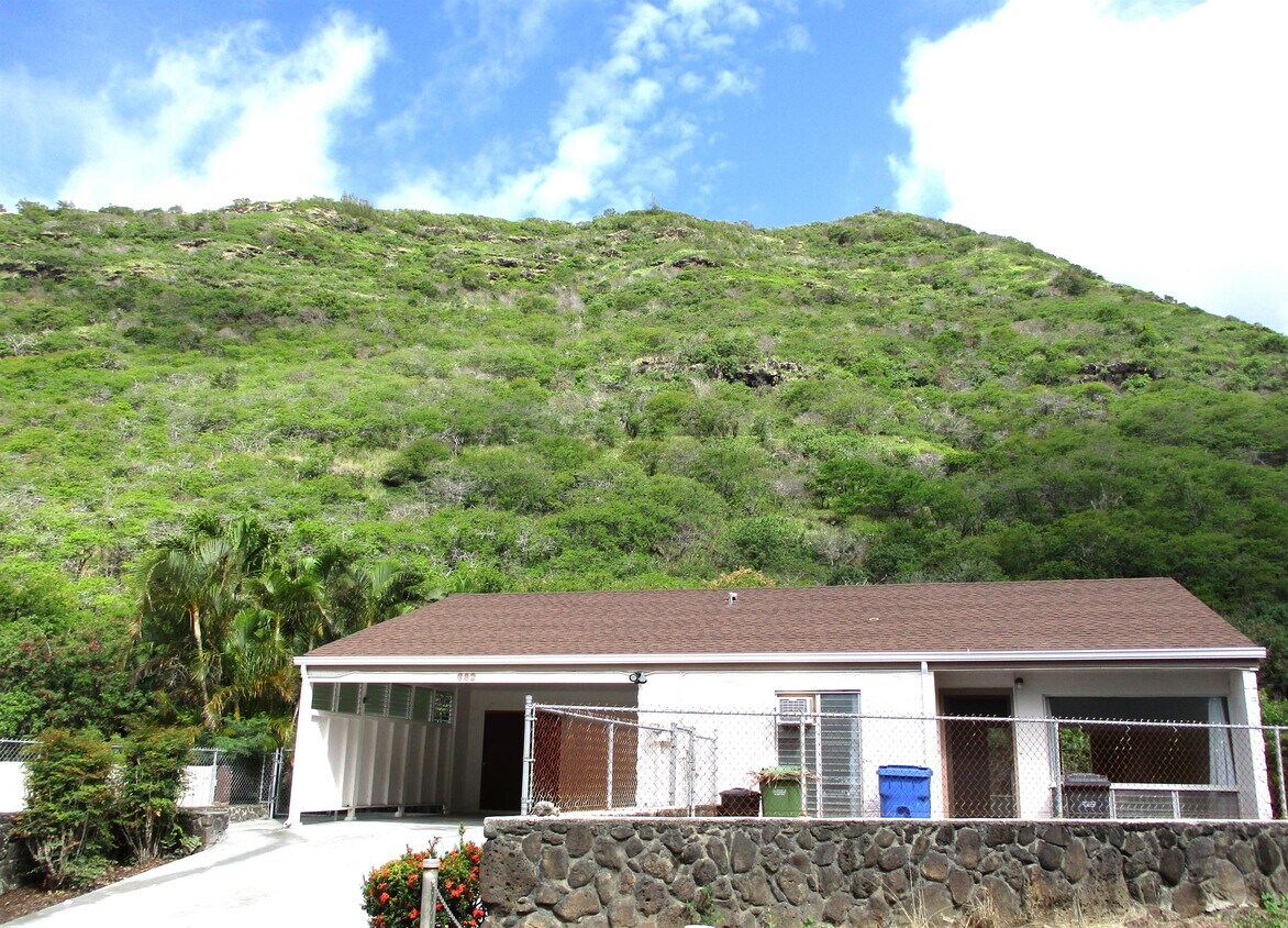 Primary Photo - 692 Kuliouou Rd