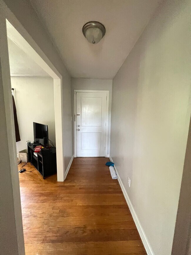 Building Photo - One level brick home close to Mayfair, UNC...