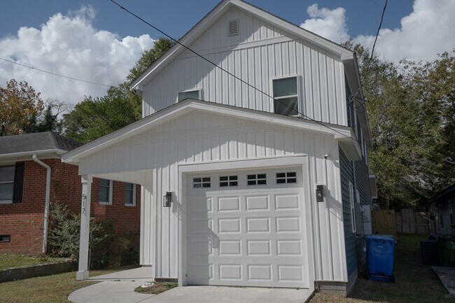 Building Photo - 3Bed/2.5Bath Home in Downtown