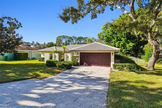 Foto del edificio - 970 Rolling Hills Dr