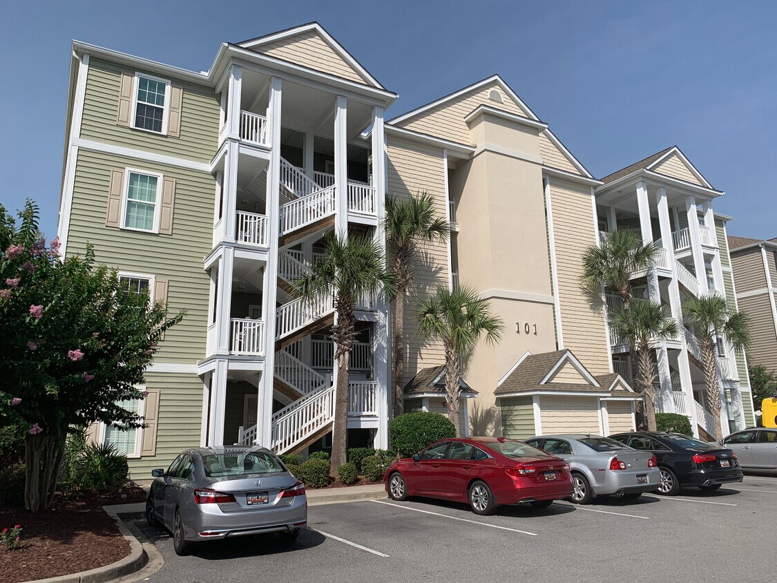 Foto principal - Spacious 3 Bedroom, 2 Bath Condo at The Vi...