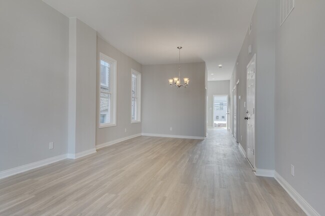 Building Photo - 1536 N Talman Ave