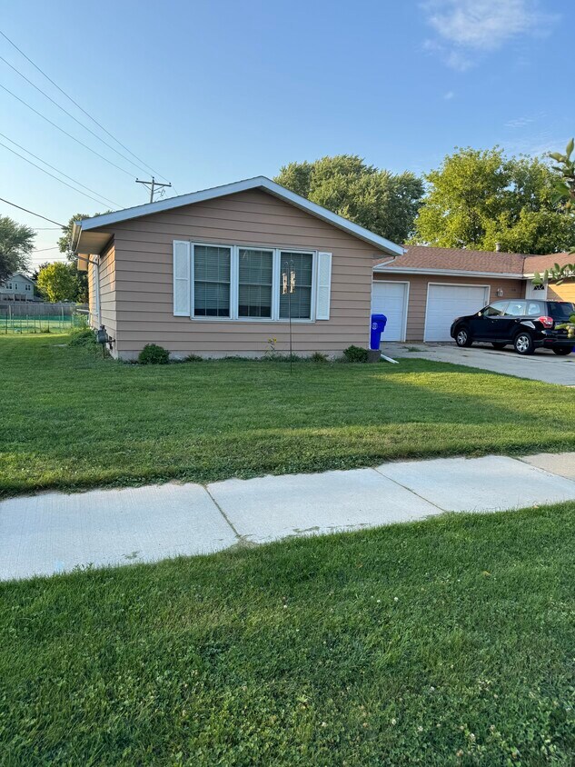 Foto principal - 3114 E Newberry St