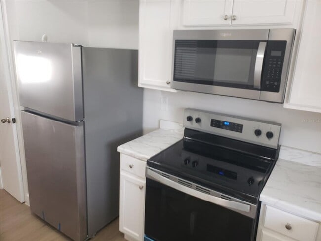 Building Photo - 14027 Village View Dr