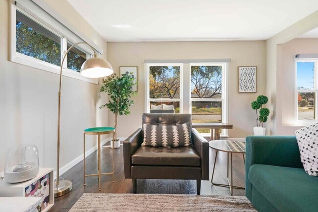 Foto del edificio - 1919 Puritan Dr