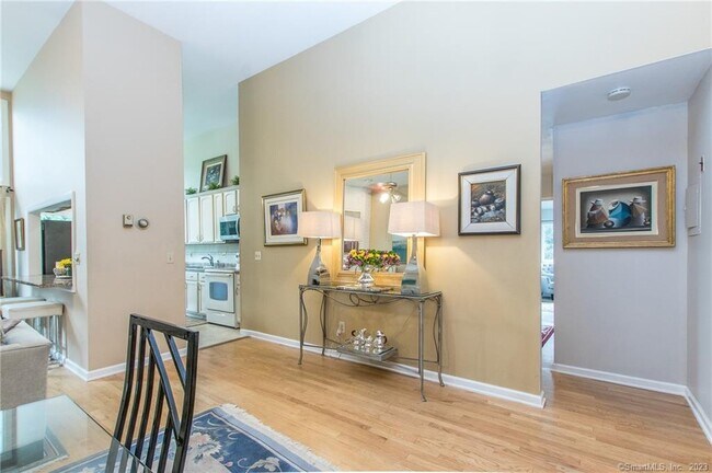 Foto del edificio - 54 Mill Hill Rd