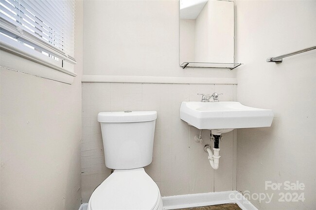 Building Photo - 4736 Cinderella Rd