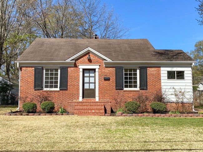 Building Photo - 3 bed, 2 bath in High Point Terrace with g...