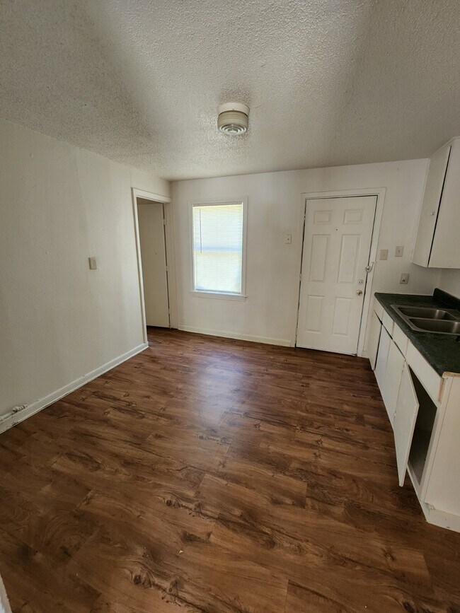 Foto del edificio - 1213 E Shaw St