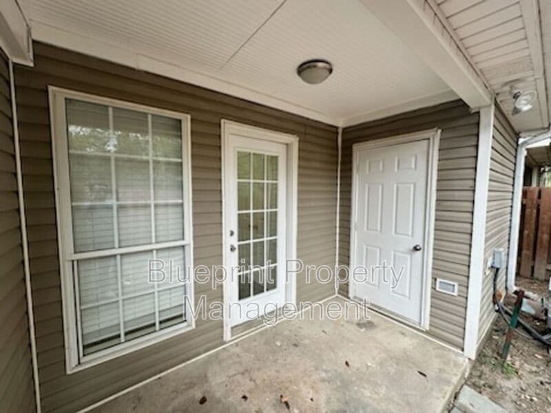 Foto principal - 210 Rocky Ridge Dr