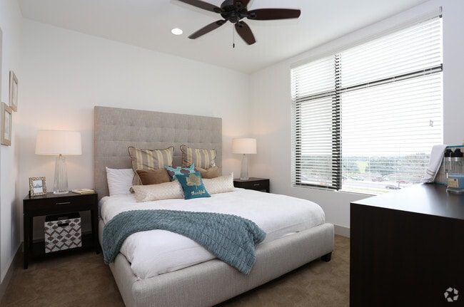 Interior Photo - 100 Park