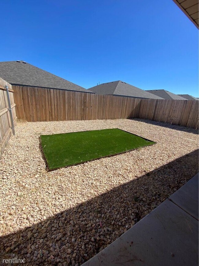 Building Photo - 3 br, 2 bath Duplex - 2103 Langford Avenue B