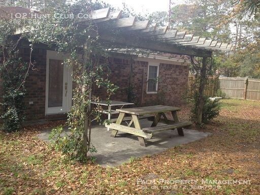 Building Photo - 102 Hunt Club Ct