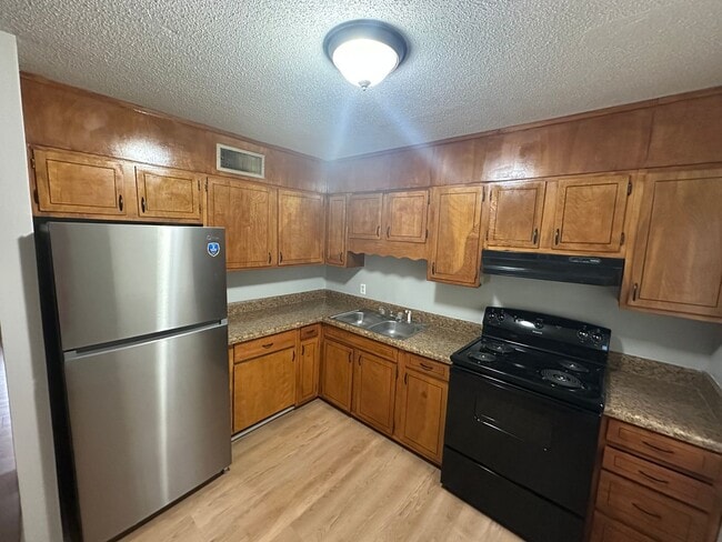 Foto del edificio - 3340 Pinewood Ave