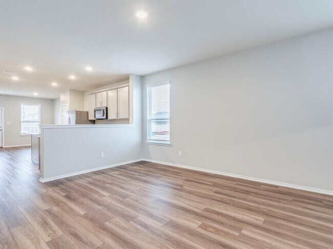 Building Photo - 388 Begonia St