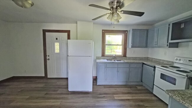 Building Photo - 1204 Salt Springs Rd