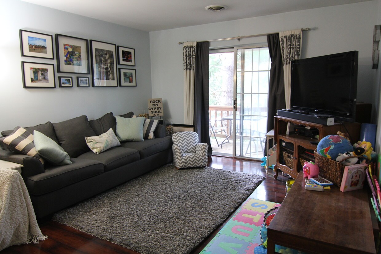 Foto principal - 1902 Rosewood Ct