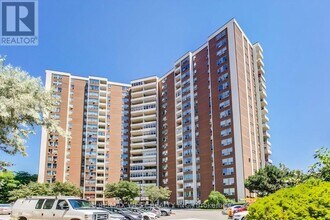 Building Photo - 60 Pavane Linkway