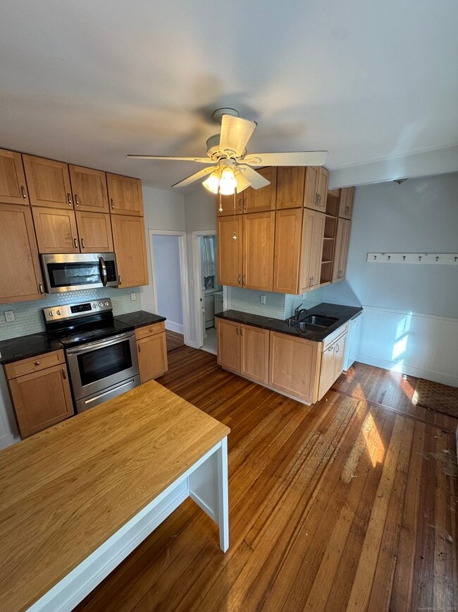 Building Photo - 73 Lawrence St