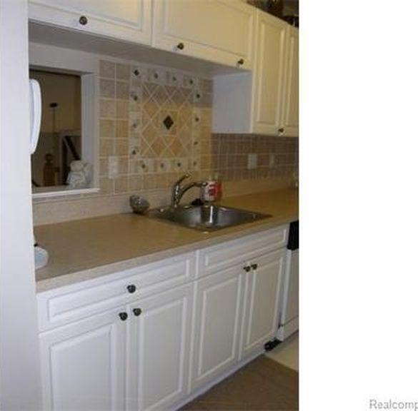 Building Photo - 5740 Pine Aires Dr