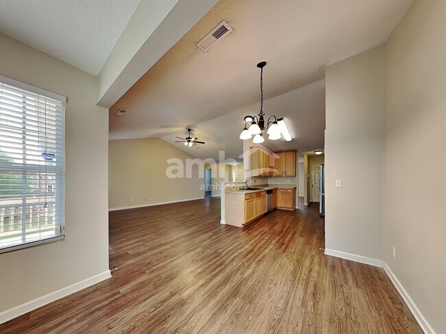 Foto del edificio - 3087 Canterbury Park Dr