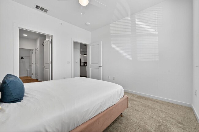 Foto del edificio - 5301 Decker Ln